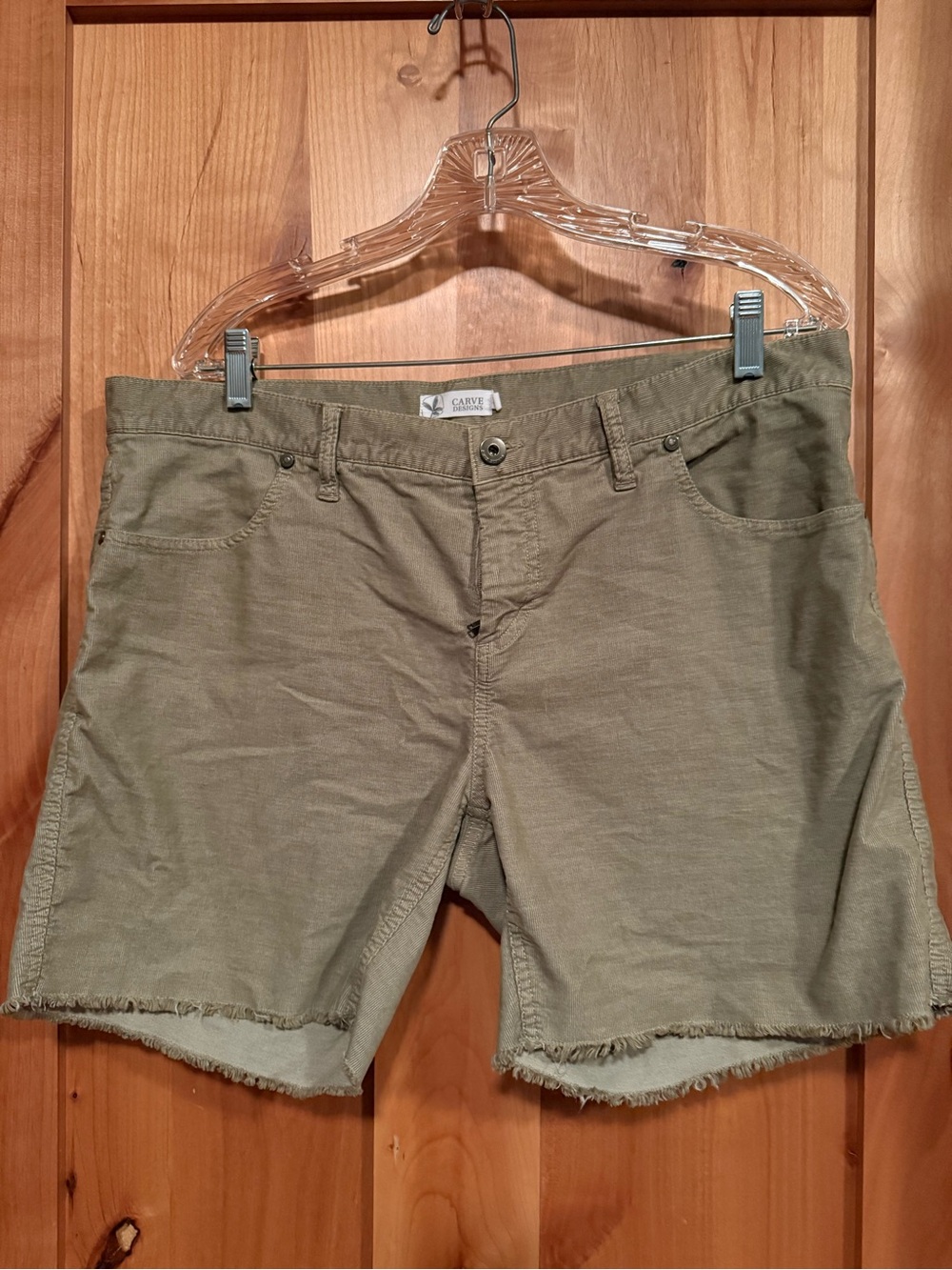 Carve Designs Women’s Olive Green/Tan Frayed Hem Shorts